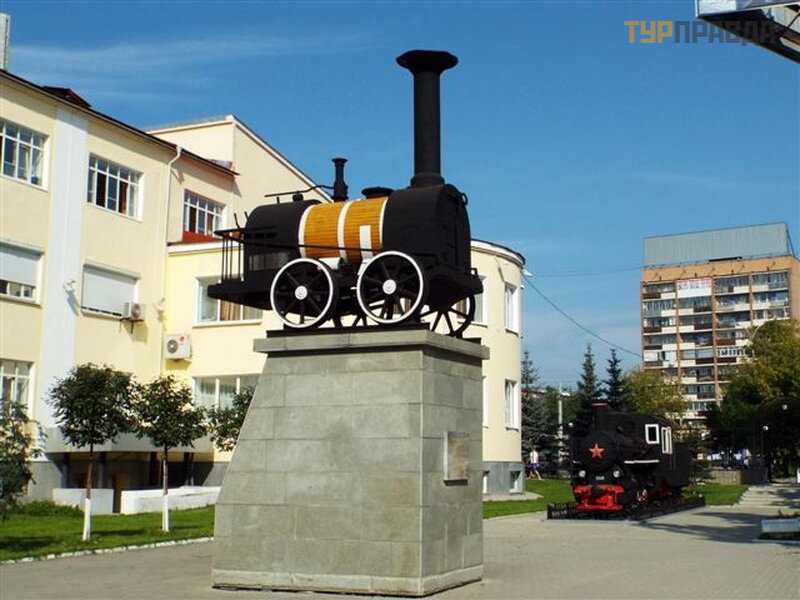 Monument to the first locomotive